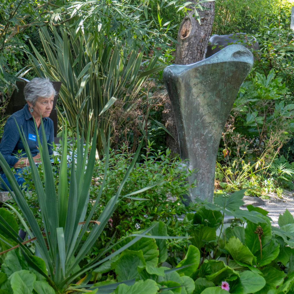 Students drawing scuplture