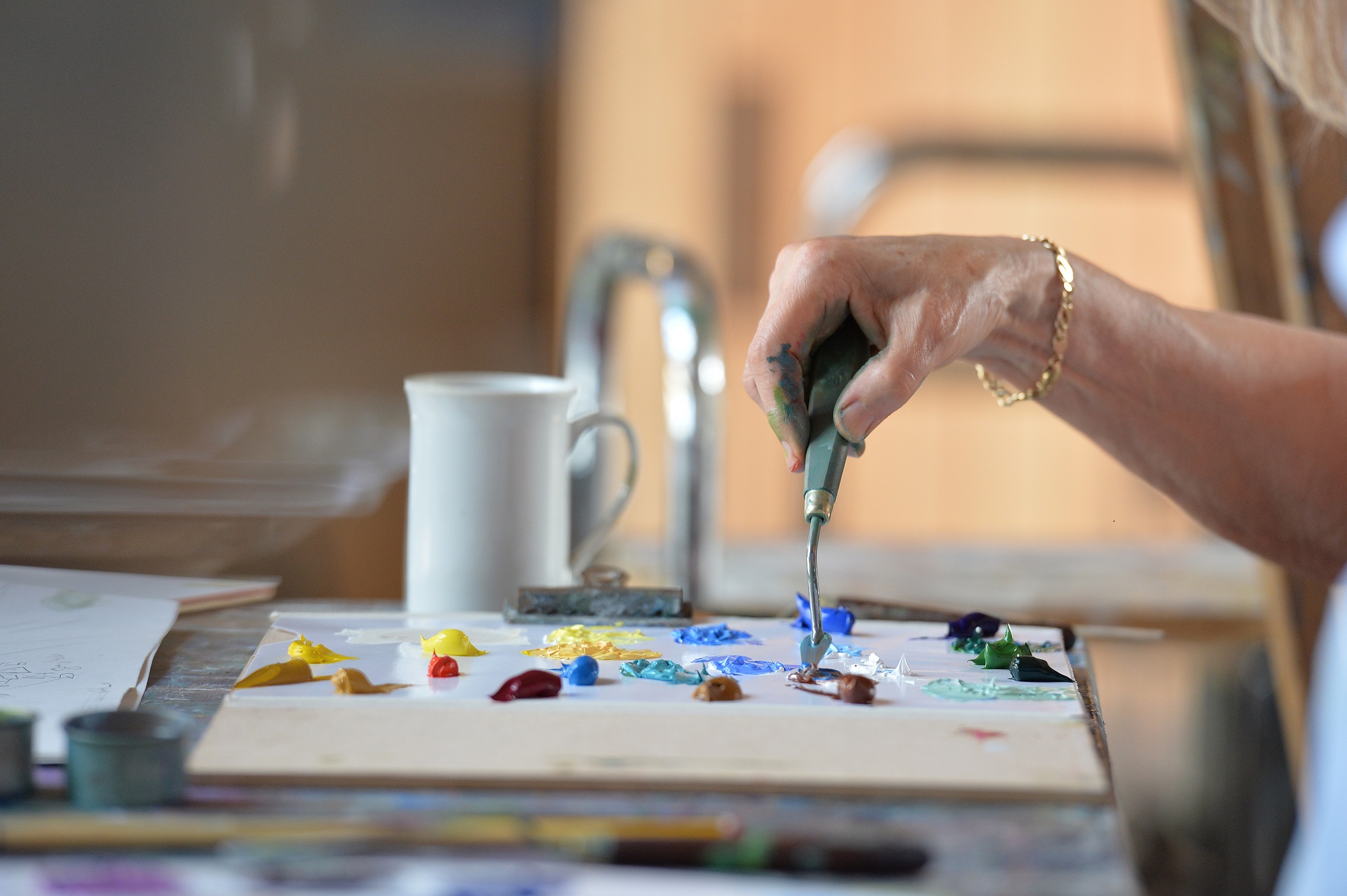 Oil Painting For Beginners Art Course Porthmeor Studios St Ives   St Ives School Of Painting Art Courses Courses Getting Started With Oil Painting Hand Cup 1 